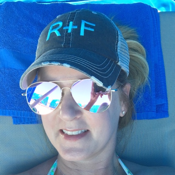 Meet your Posher, Cindy - Picture 1 of 1